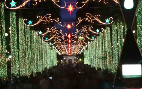 Secretaria de Estado de Governo - SEGOV MG - Anastasia inaugura  iluminação de Natal da Praça da Liberdade