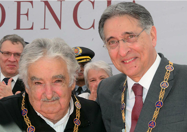 Mujica-medalha-inconfidencia-1