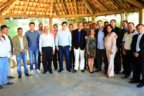 fernando-pimentel-anuncia-liberacao-de-r-1435-milhoes-para-o-setor-cafeeiro-de-minas-gerais-site