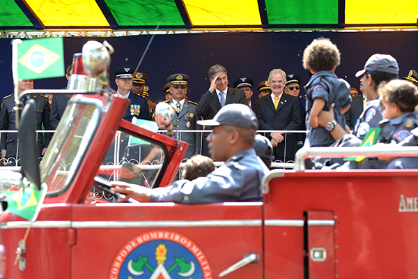 fernando-pimentel-participa-do-desfile-civico-militar-de-7-de-setembro-em-belo-horizonte-site