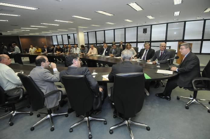 Antonio Anastasia recebeu, no Palácio Tiradentes, 16 prefeitos que integram a  Associação dos Municípios da Microrregião do Alto Paraopeba - Foto: Wellington Pedro/Imprensa MG