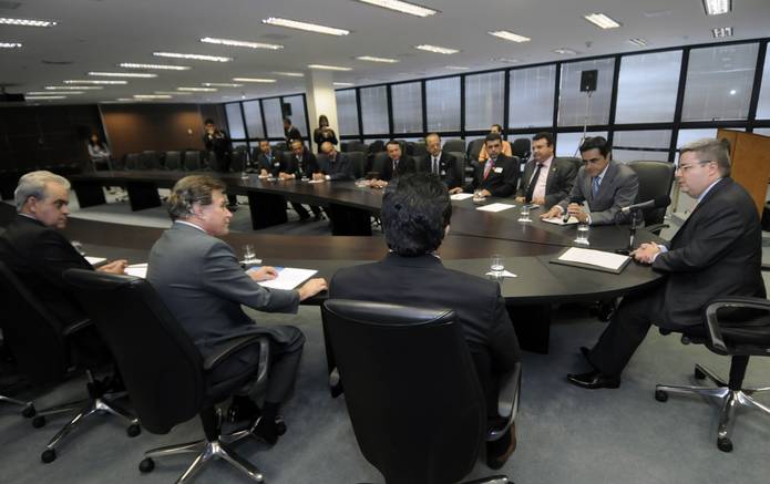 Anastasia recebeu 13 prefeitos da Associação dos Municípios do Lago de Furnas  (Alago) e do Consórcio dos Municípios do Lago de Três Marias (Comlago) - Foto: Wellington Pedro/Imprensa MG