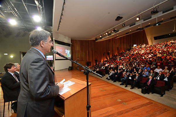 governador-fernando-pimentel-atendeu-uma-demanda-historica-dos-movimentos-sociais-de-minas-gerais
