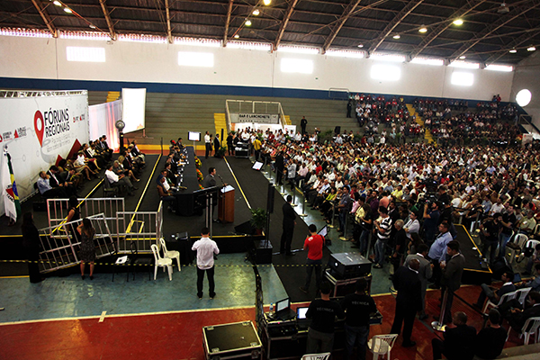 mais-de-17-mil-pessoas-participam-da-instalacao-do-forum-regional-em-pouso-alegre