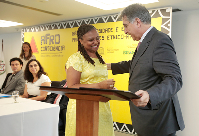 Ministra Nilma Lino Gomes e o governador Fernando Pimentel, no Palácio Tiradentes - foto: Manoel Marques/Imprensa-MG