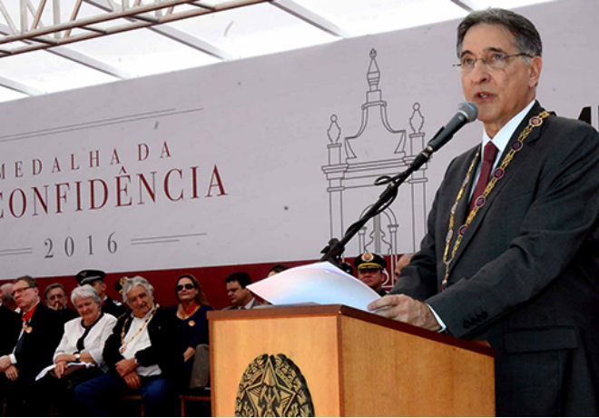 pimentel-medalha-inconfidencia-ouro-preto-1