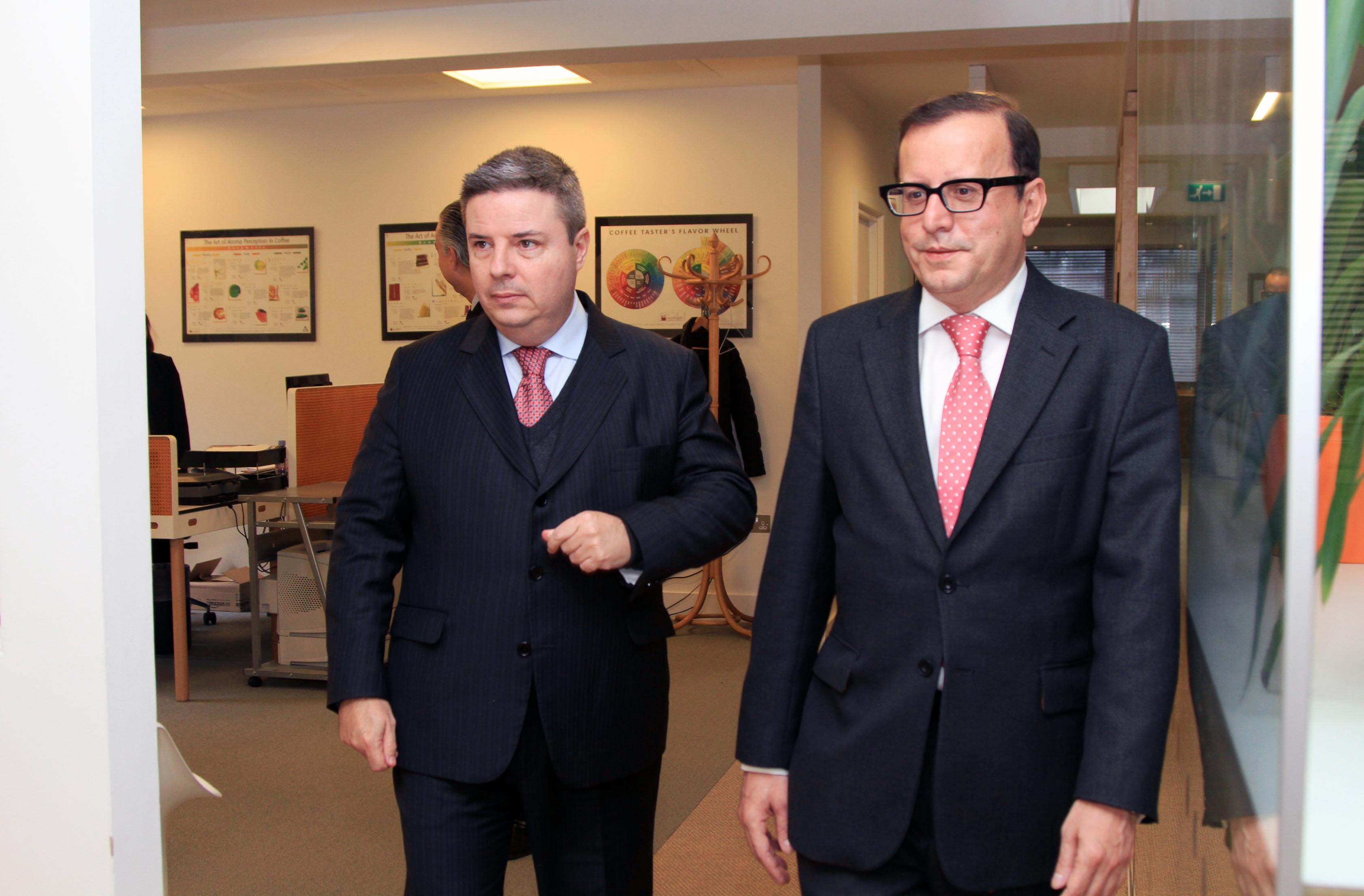 Governador Antonio Anastasia e o diretor-executivo da OIC, Robério Oliveira Silva - Foto: Soraya Ursine