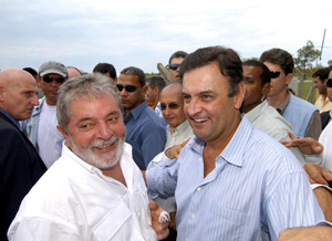 A&eacute;cio Neves e presidente Lula se re&uacute;nem no Norte de Minas 