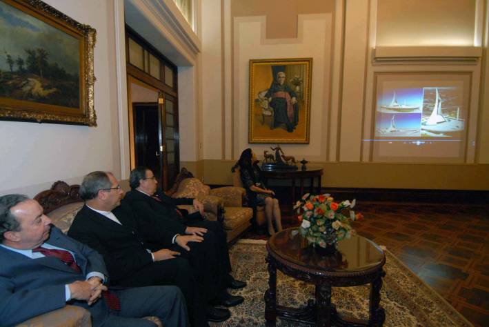 Alberto Pinto Coelho conhece projeto arquitet&ocirc;nico da Catedral Cristo Rei