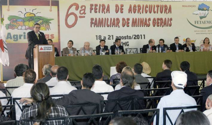 Alberto Pinto Coelho lan&ccedil;a F&oacute;rum da Cacha&ccedil;a de Minas