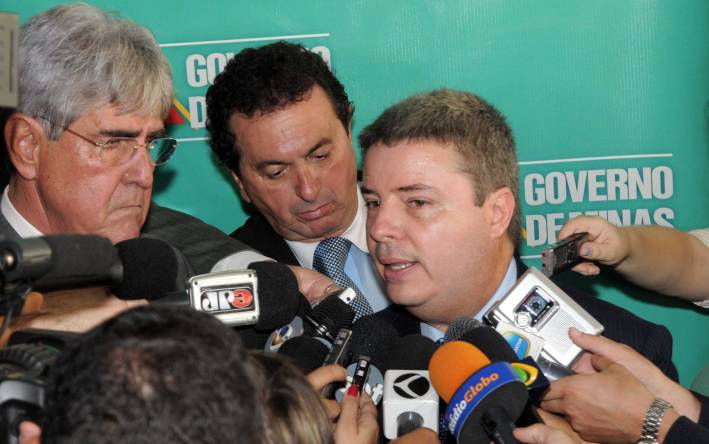 Anastasia anuncia aumento nos recursos para o transporte escolar