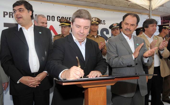 Anastasia anuncia investimentos em Juiz de Fora e lança o Programa Travessia Bairros