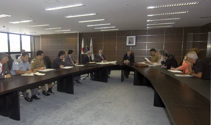 Anastasia anuncia medidas para cidades atingidas pelas chuvas