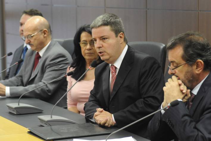 Anastasia anuncia potencial de gás encontrado em Morada Nova de Minas