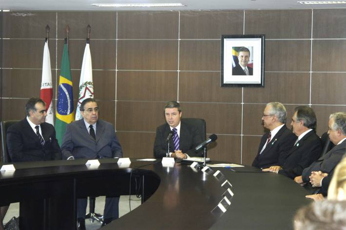 Anastasia assina conv&ecirc;nio para pesquisas no setor de energia