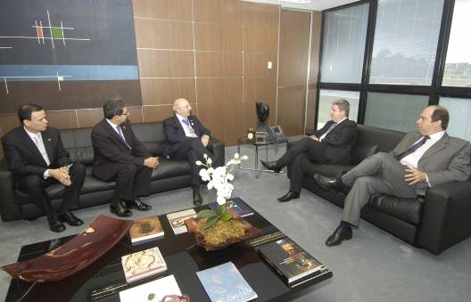 Anastasia assina memorando para projetos de Parcerias P&uacute;blico-Privadas