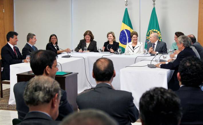 Anastasia assina termo que amplia a capacidade de financiamento ao Estado