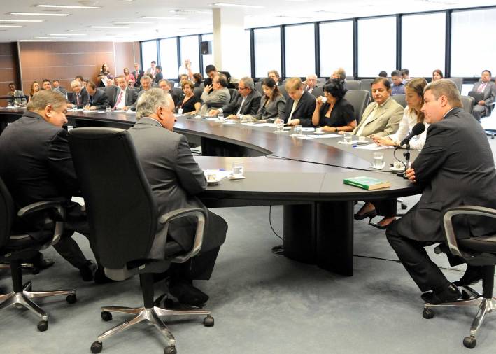 Anastasia cria Rede Mineira do Trabalho para garantir empregos de qualidade aos mineiros