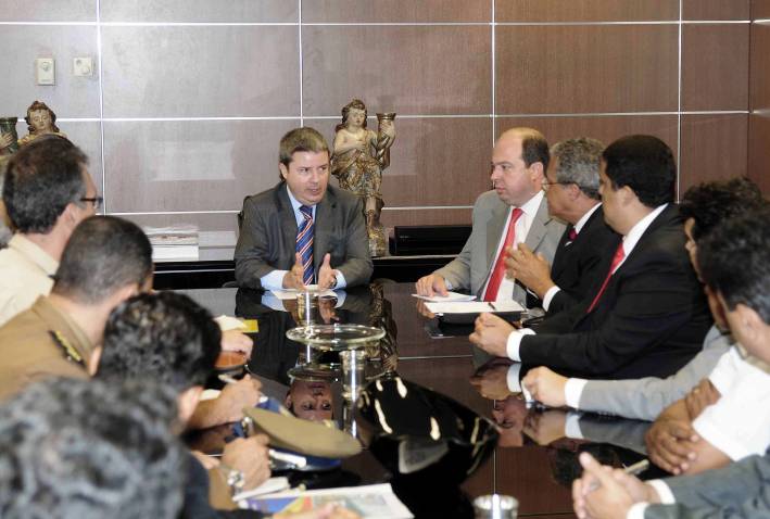 Anastasia discute com Dnit solu&ccedil;&otilde;es para melhorar tr&aacute;fego na BR-381 e recuperar ponte