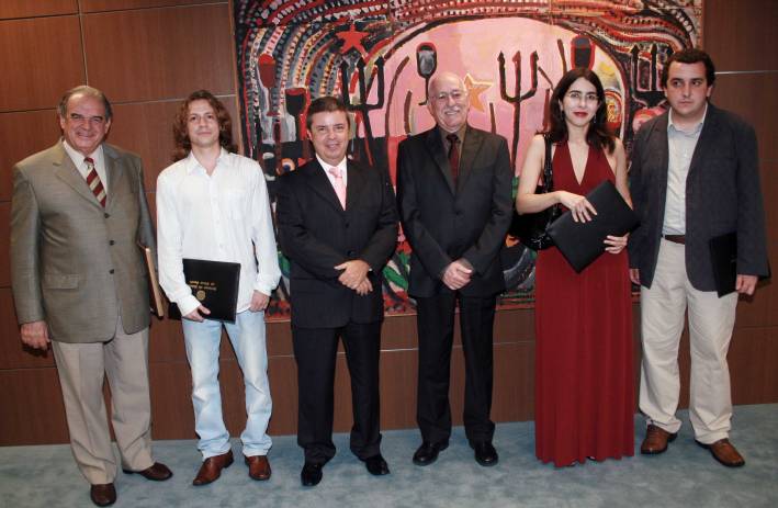 Anastasia entrega Pr&ecirc;mio Governo de Minas Gerais de Literatura