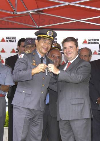 Anastasia entrega novas viaturas para o Corpo de Bombeiros