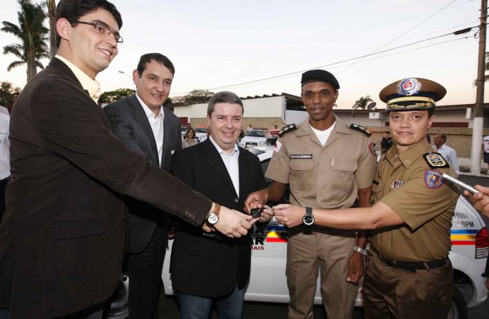 Anastasia inaugura obras de infraestrutura e Farm&aacute;cia de Minas em Prat&aacute;polis