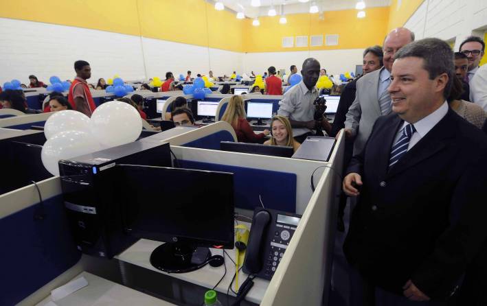 Anastasia inaugura unidade de empresa em Juiz de Fora