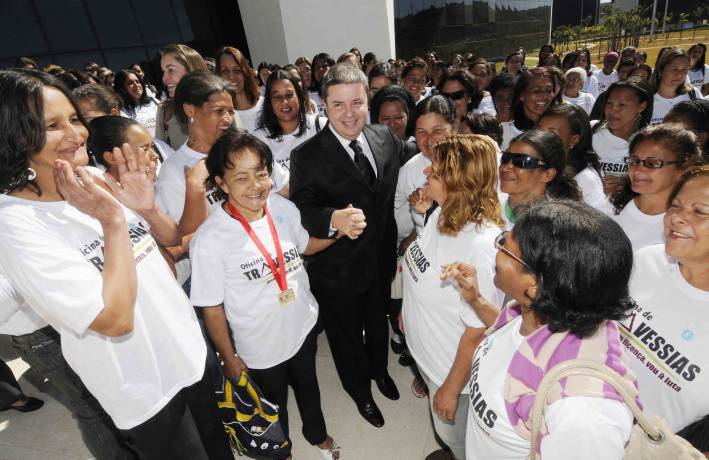 Anastasia lança projeto voltado às mulheres desempregadas com mais de 40 anos