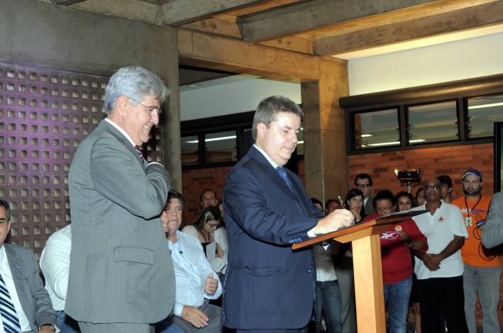 Anastasia libera recursos para obras na cidade de Uberl&acirc;ndia