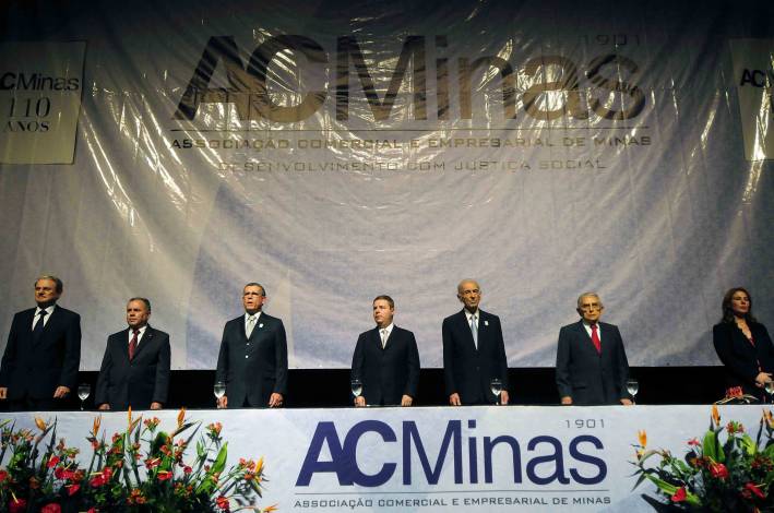 Anastasia participa da posse da nova diretoria da ACMinas