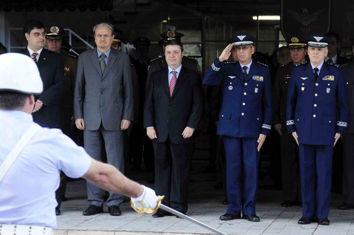 Anastasia participa da posse do novo comandante do CIAAR