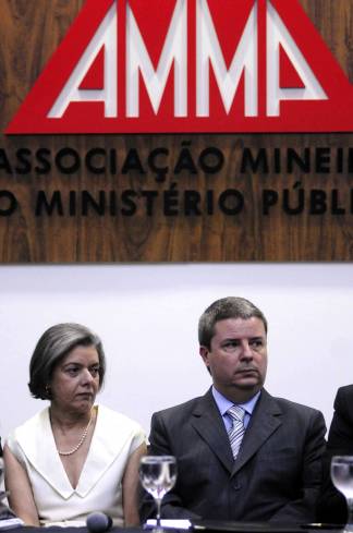 Anastasia participa de homenagem a Cármen Lúcia