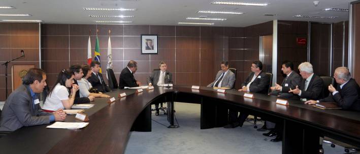 Anastasia recebe prefeitos de munic&iacute;pios da &aacute;rea mineira da Sudene