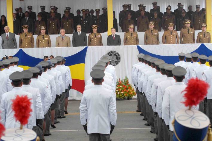 Anastasia &eacute; homenageado pelos formandos de curso da PM
