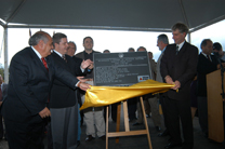 Anastasia inaugura obra e anuncia investimentos em Ouro Fino