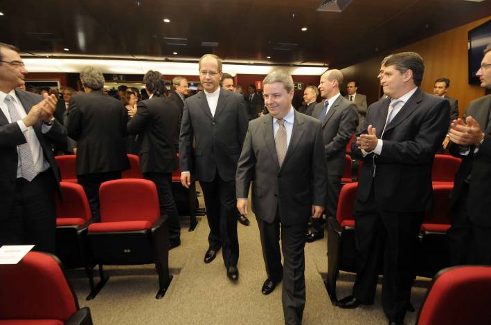Antonio Anastasia conhece projeto arquitet&ocirc;nico da Catedral Cristo Rei