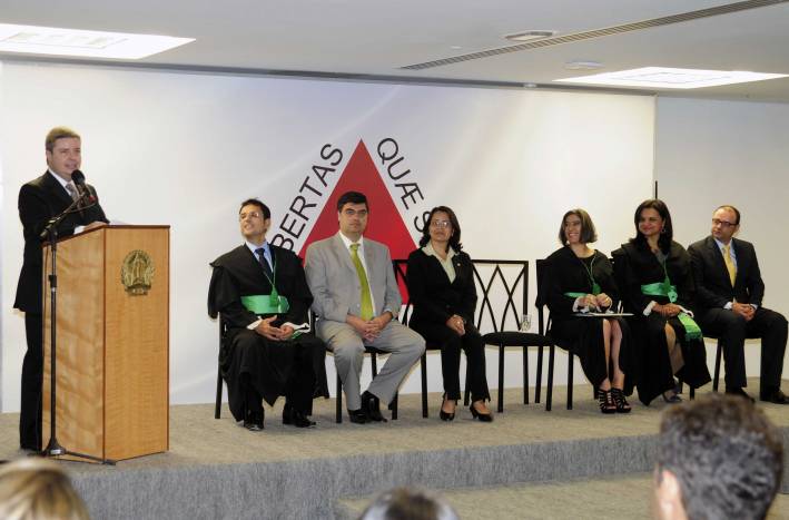 Antonio Anastasia empossa novos defensores públicos do Estado