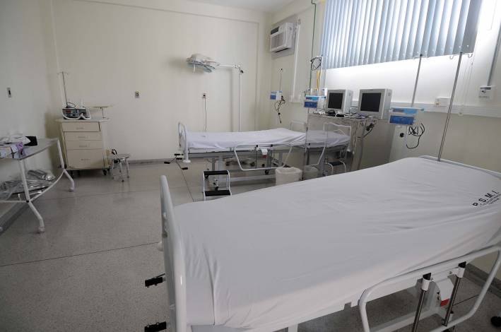 Antonio Anastasia inaugura pronto socorro em Ituiutaba