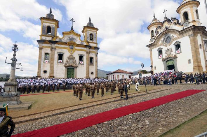 Antonio Anastasia participa do Dia do Estado de Minas em Mariana
