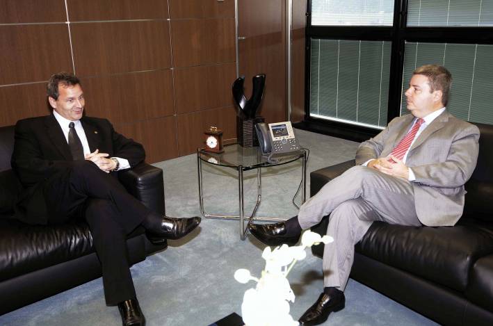 Antonio Anastasia recebe ministro interino da Agricultura no Palácio Tiradentes