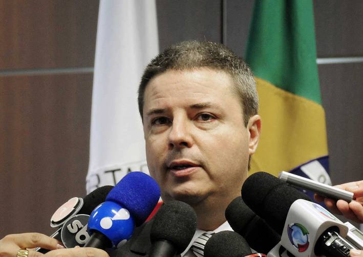 Confira entrevista do governador Anastasia sobre falecimento do ex-vice-presidente Jos&eacute; Alencar