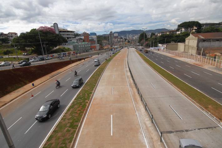 Estado e Prefeitura entregam novo trecho da Ant&ocirc;nio Carlos