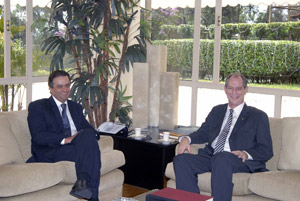 Governador A&eacute;cio Neves se re&uacute;ne com o deputado Ciro Gomes 
