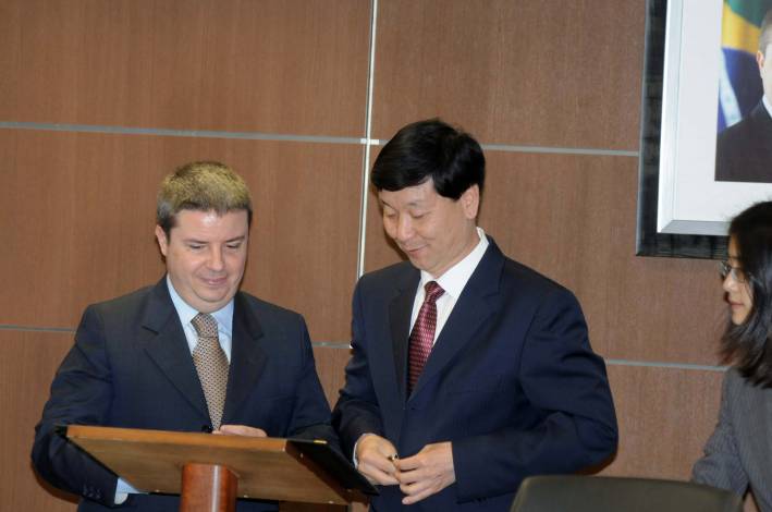 Governador Anastasia assina memorando de entendimento com província chinesa de Jiangsu
