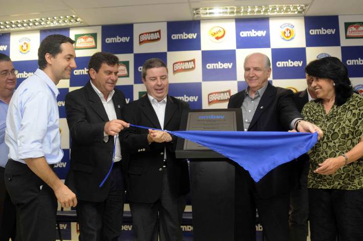 Governador Anastasia inaugura instala&ccedil;&otilde;es da Ambev em Sete Lagoas