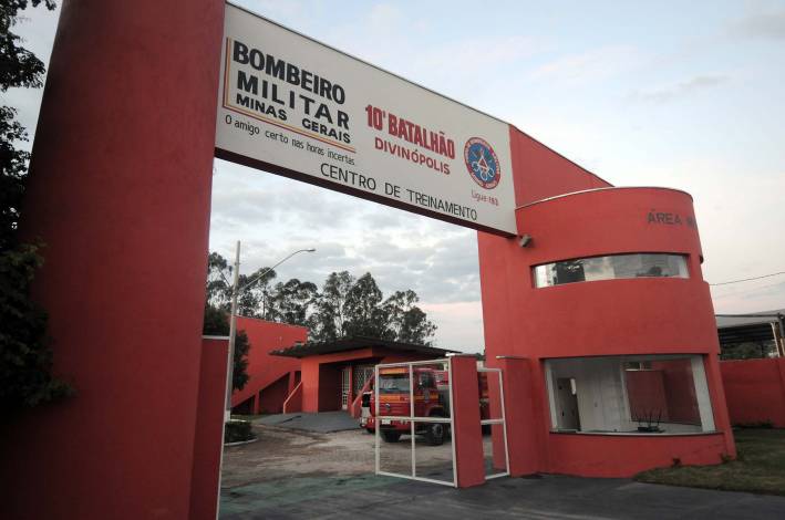 Governador  Anastasia inaugura obras e anuncia investimentos em Divin&oacute;polis