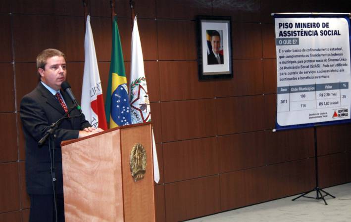 Governador Anastasia institui o Piso Mineiro de Assist&ecirc;ncia Social
