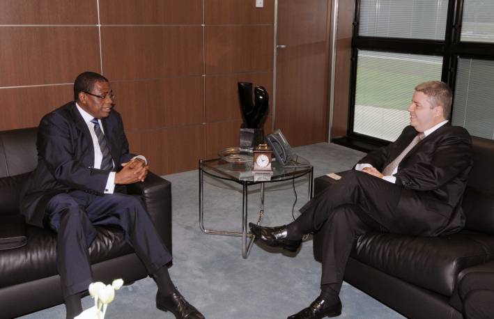 Governador Anastasia recebe embaixador da Nam&iacute;bia 