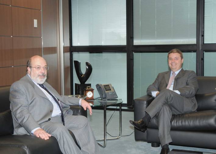 Governador Anastasia recebe embaixador do Uruguai no Brasil