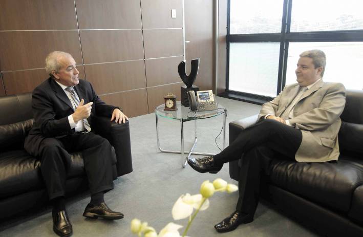 Governador Anastasia recebe o c&ocirc;nsul geral dos Estados Unidos